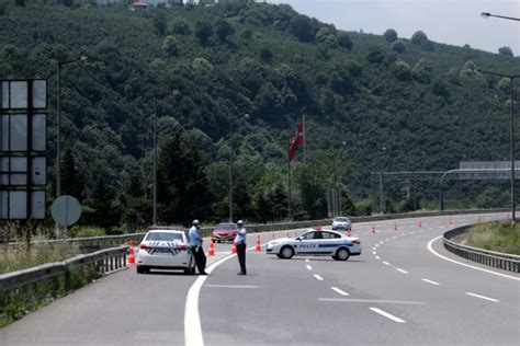 T­E­M­ ­o­t­o­y­o­l­u­n­u­n­ ­B­o­l­u­ ­D­a­ğ­ı­ ­g­e­ç­i­ş­i­ ­t­r­a­f­i­ğ­e­ ­k­a­p­a­t­ı­l­d­ı­